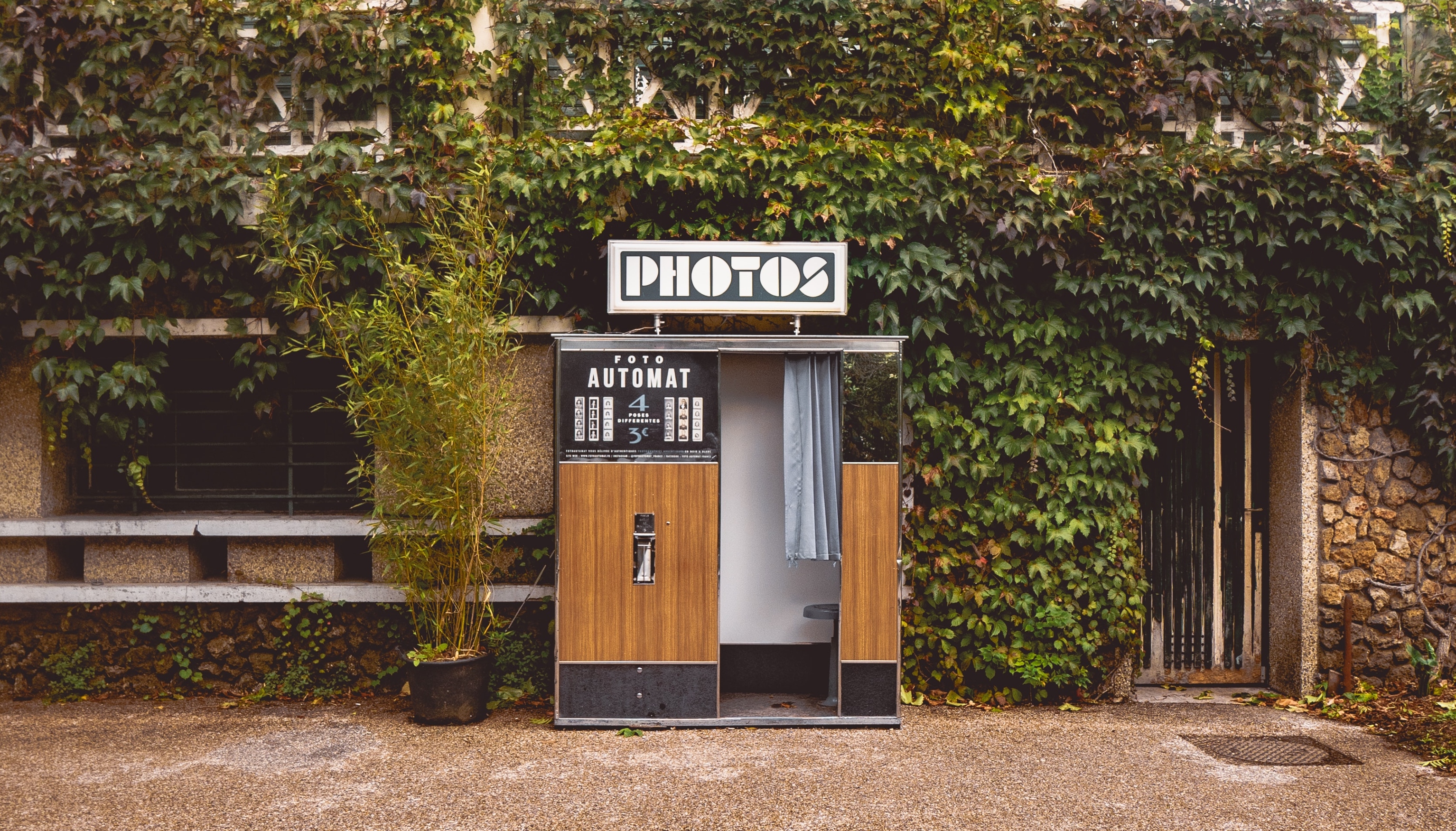 Type of Photo Booths and Props to Use With