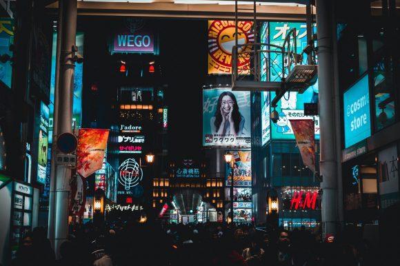 Digital Signage: The Ultimate Guide to Creating Engaging & Effective Displays